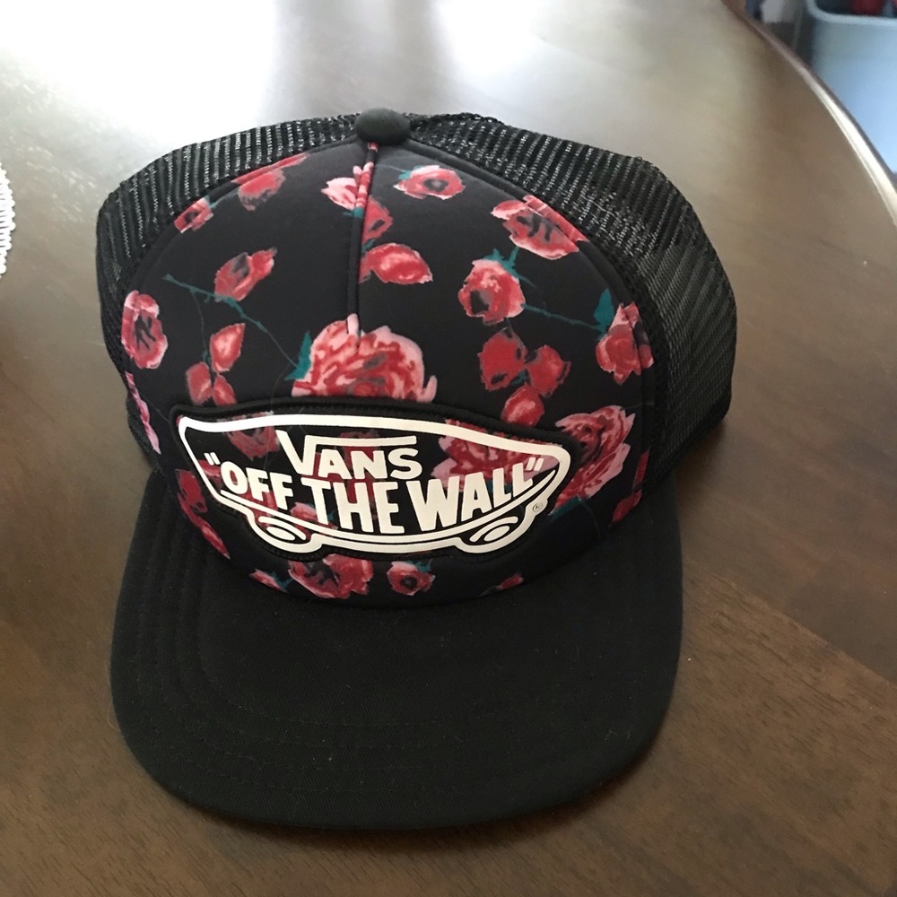 NWOT Vans Off the Wall Trucker Cap